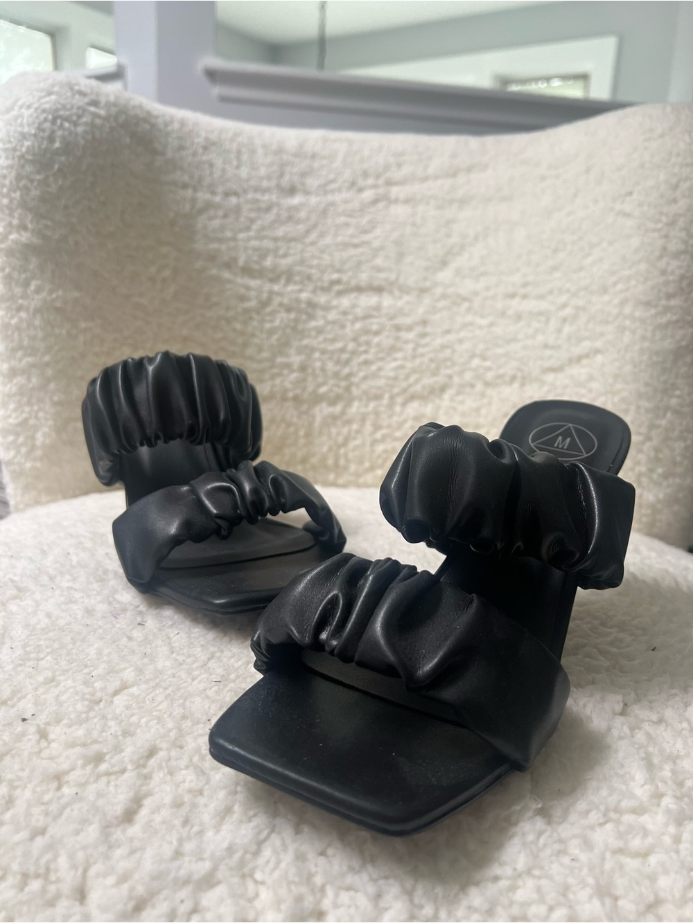 NWOT Missguided Black Ruched Double-Strap Slide Sandals